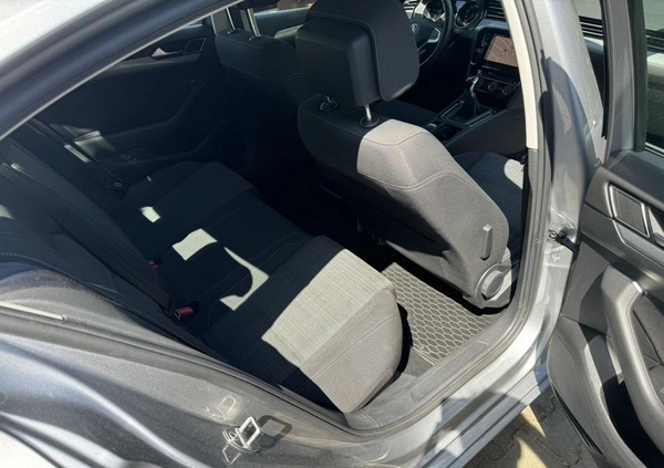 Volkswagen Passat cena 74700 przebieg: 117300, rok produkcji 2020 z Wodzisław Śląski małe 704
